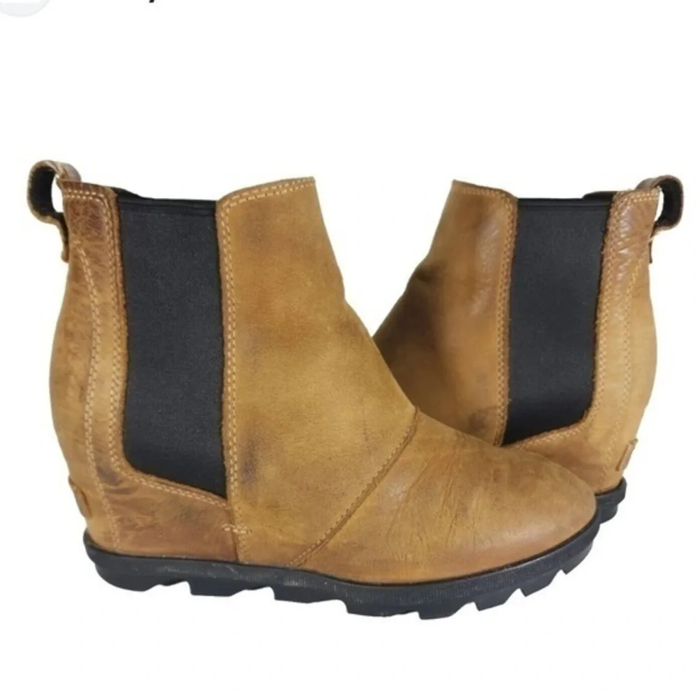 SOREL Joan of Arctic Wedge I| Chelsea Boot size 6
